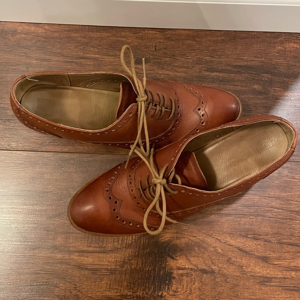 Frye Brown Leather Wingtip Lace-Up Heeled Oxfords - Picture 4 of 8